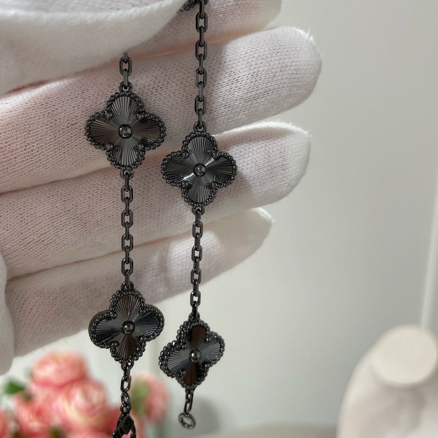 [BLUE TEARS]CLOVER 5 MOTIF BLACK BRACELET