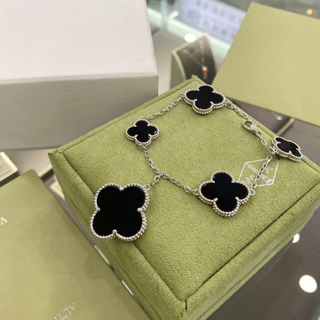 [BLUE TEARS]CLOVER 5 MOTIFS SIVLER ONYX BRACELET