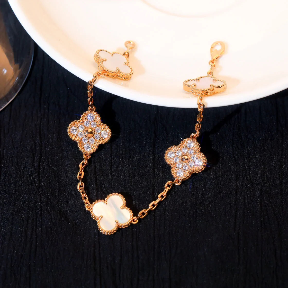 [BLUE TEARS]CLOVER WHITE PEARL MOP 5 MOTIF BRACELET COLLECTION