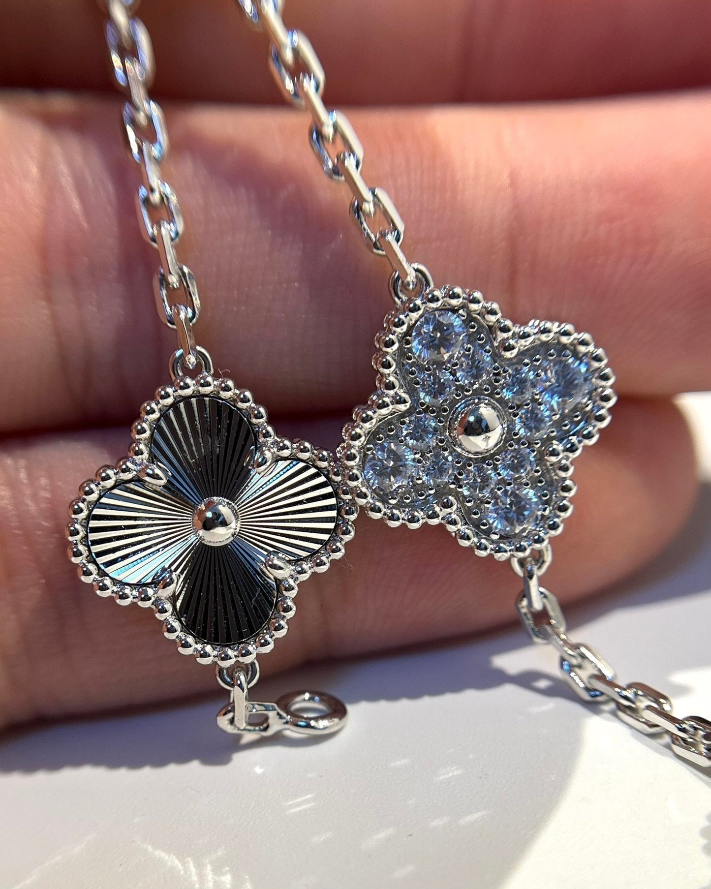 [BLUE TEARS] CLOVER 5 MOTIF LASER BRACELET COLLECTION