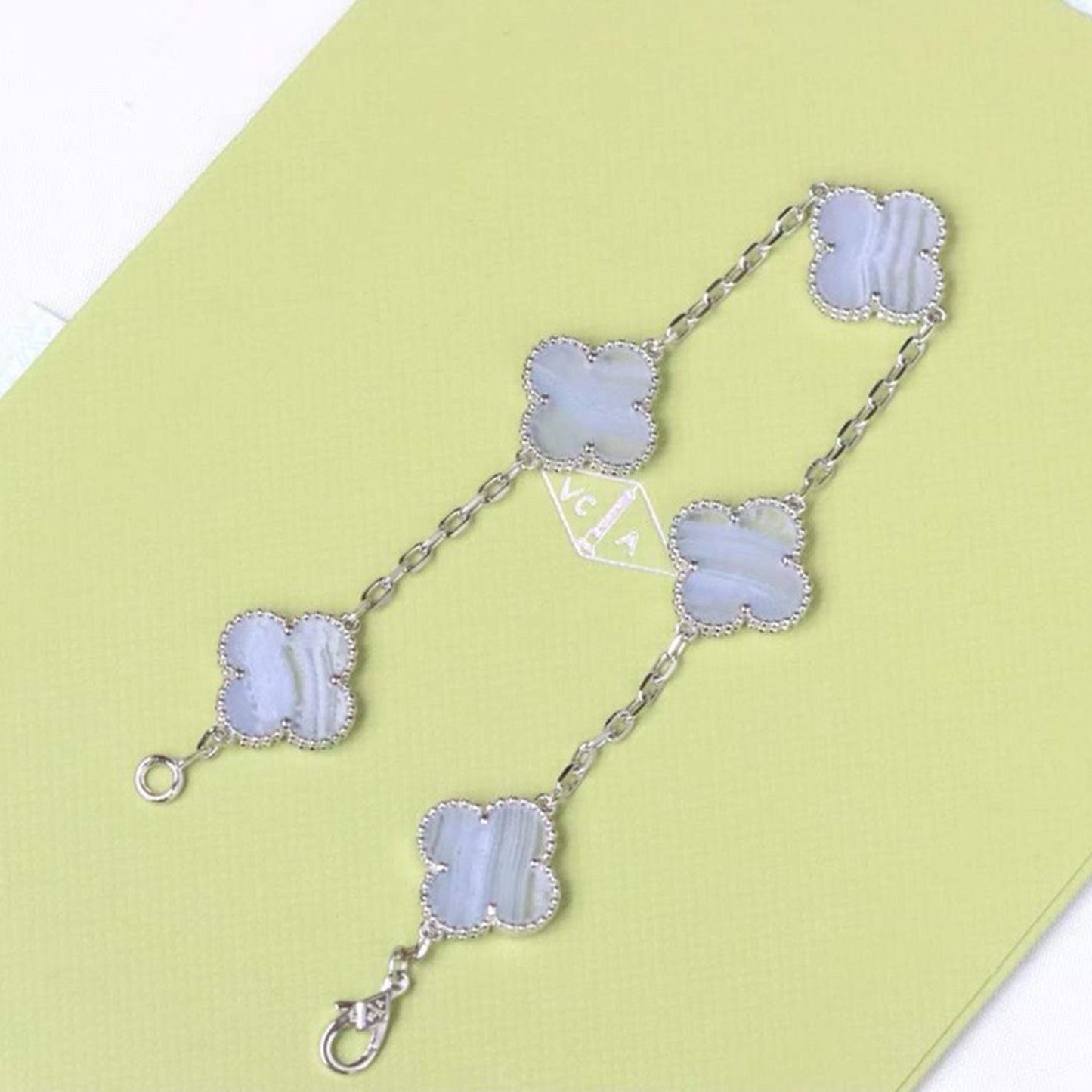[BLAUE TRÄNEN]KLEE 5 MOTIV LILA CHALCEDON ARMBAND SILBER 