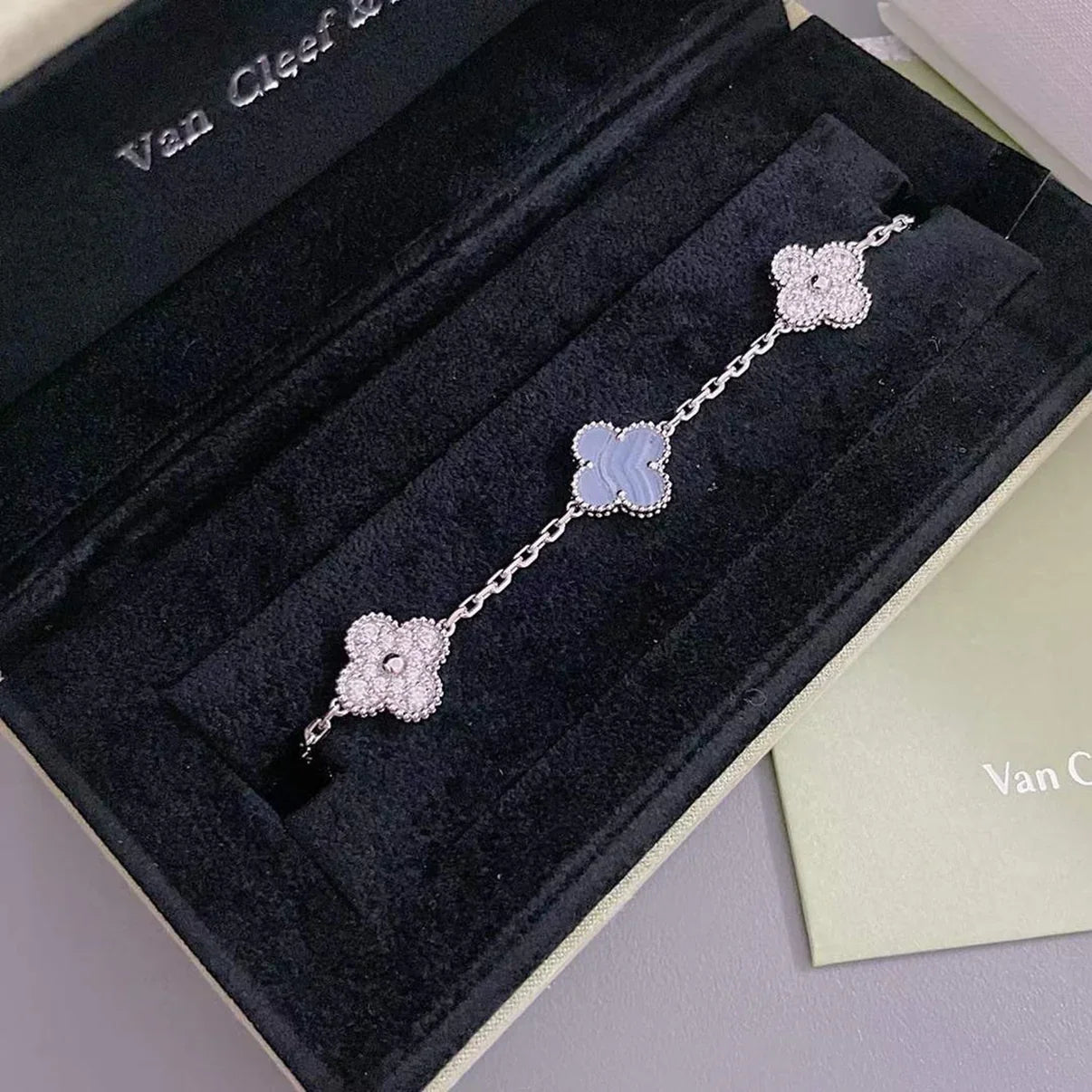 [BLUE TEARS] CLOVER 5 MOTIF PURPLE CHALCEDONY BRACELET COLLECTION