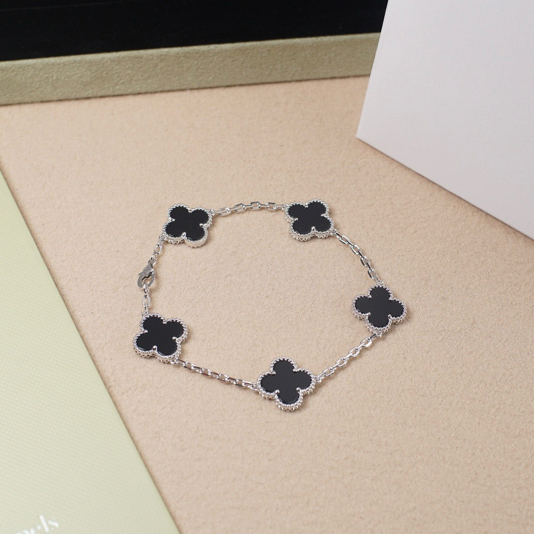 [BLUE TEARS] CLOVER 5 MOTIF ONYXS BRACELET COLLECTION