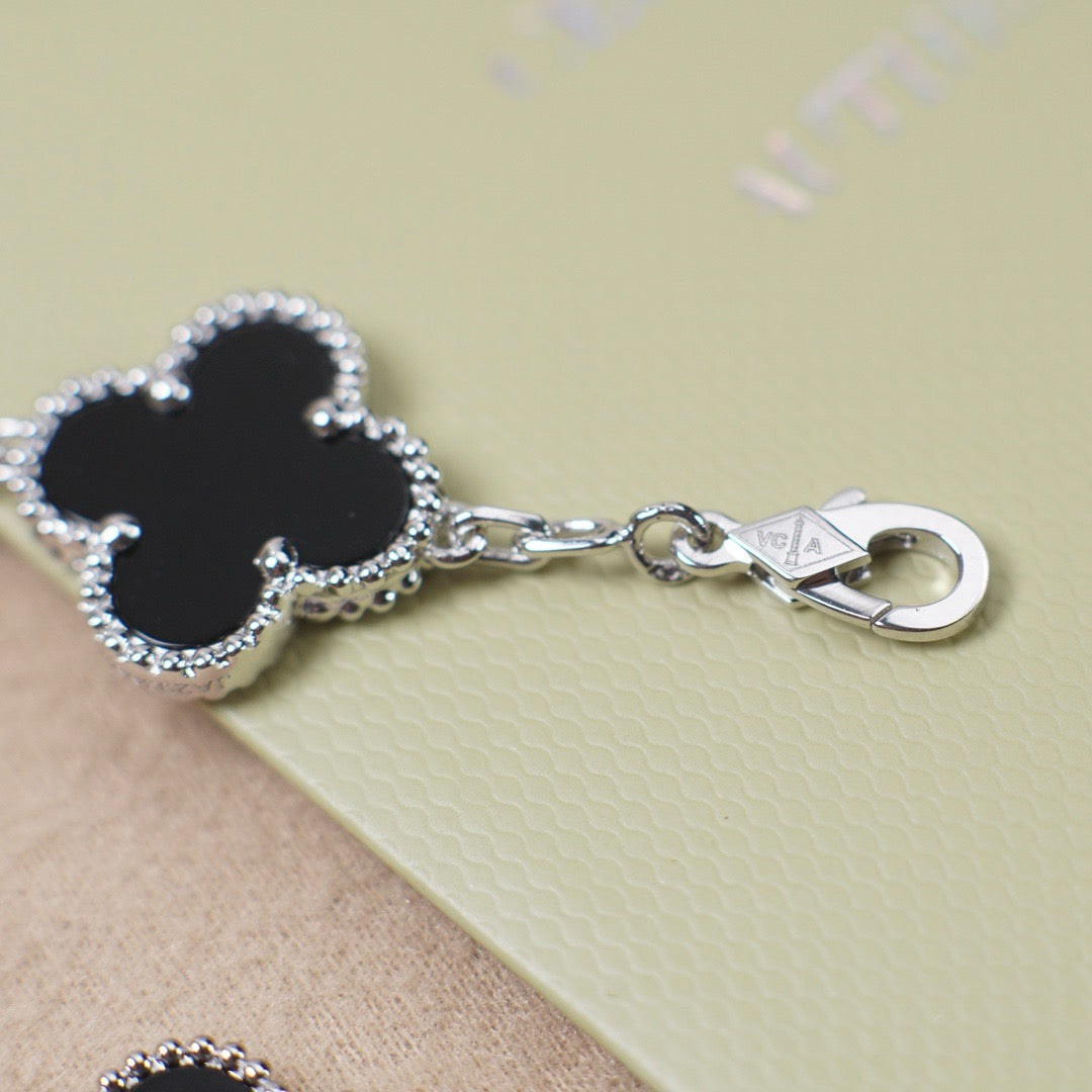 [BLUE TEARS] CLOVER 5 MOTIF ONYXS BRACELET COLLECTION