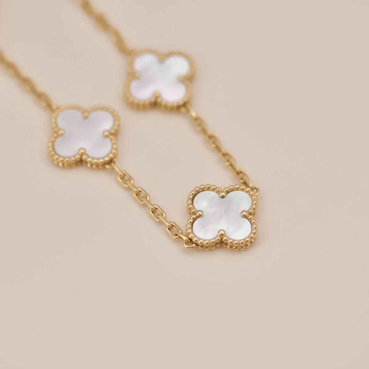 [BLUE TEARS]CLOVER WHITE PEARL MOP 5 MOTIF BRACELET COLLECTION